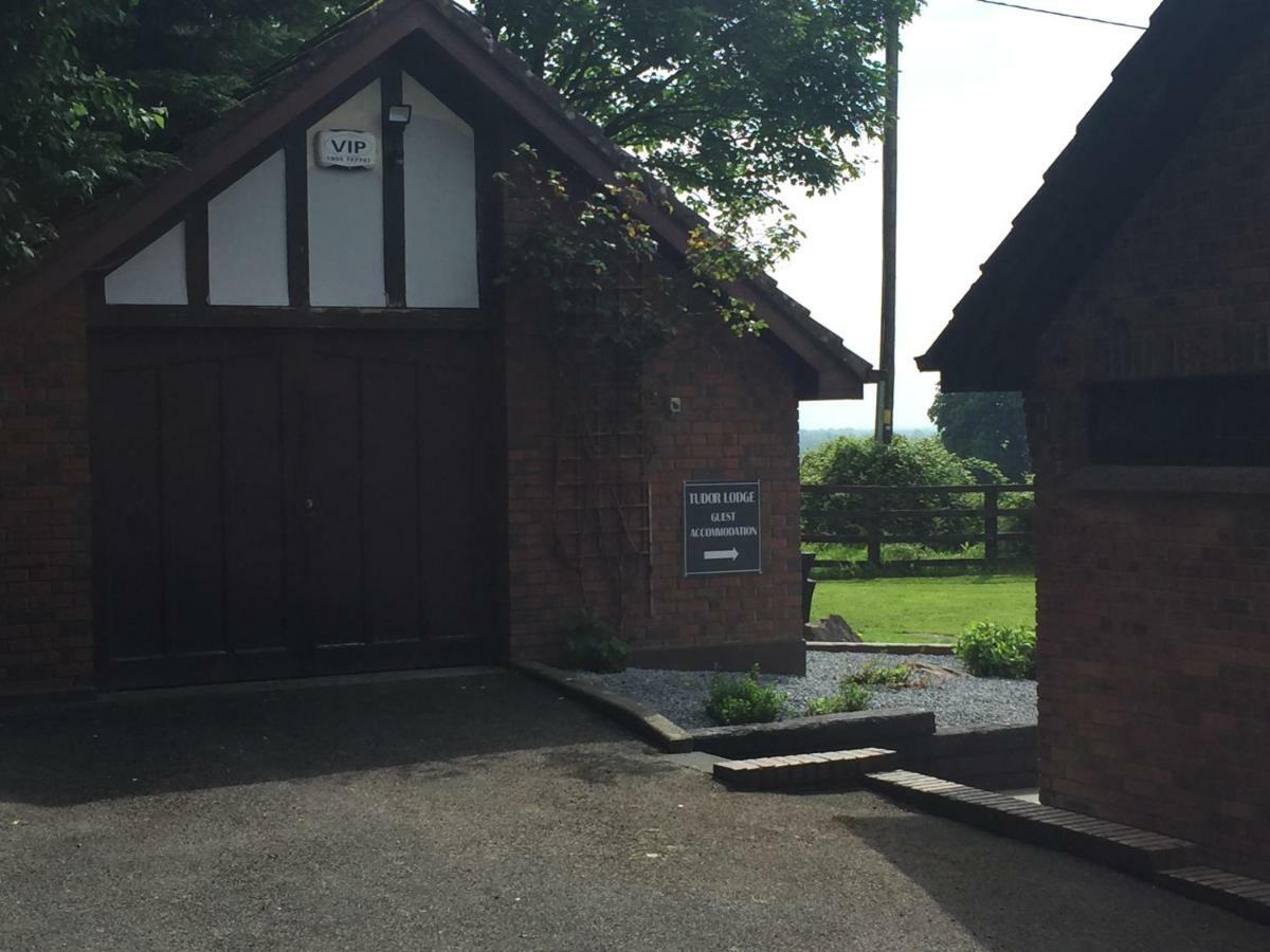 Tudor Lodge Guest Accommodation Bunratty Esterno foto