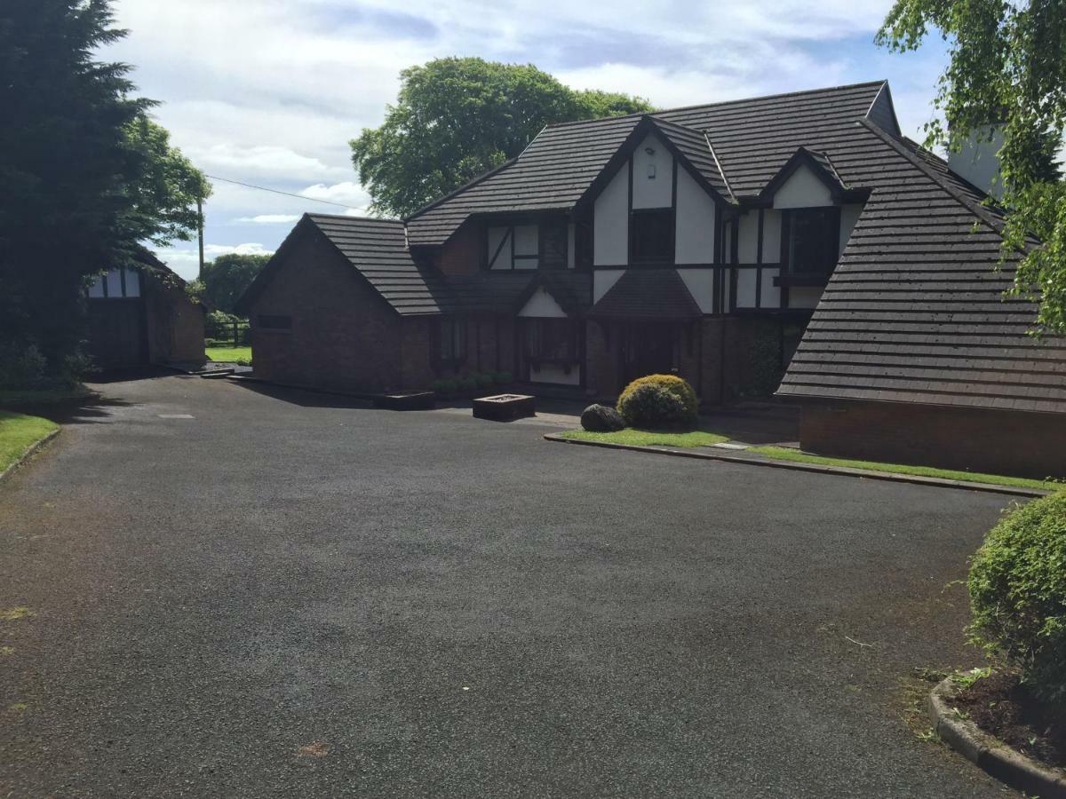 Tudor Lodge Guest Accommodation Bunratty Esterno foto